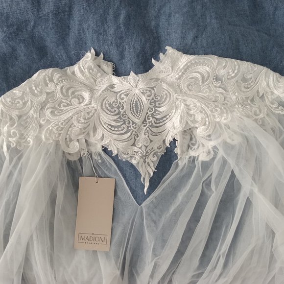 Preston Wedding Cape by Madioni - Picture 4 of 6